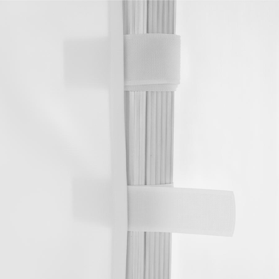 Sujeción del lateral a la pata con tiras de velcro